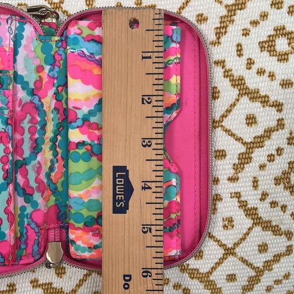 Free GIFT LILLY PULITZER WRISTLET WALLET - Picture 8 of 12